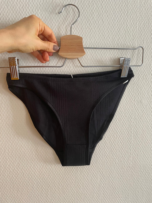 April Brief Organic Cotton